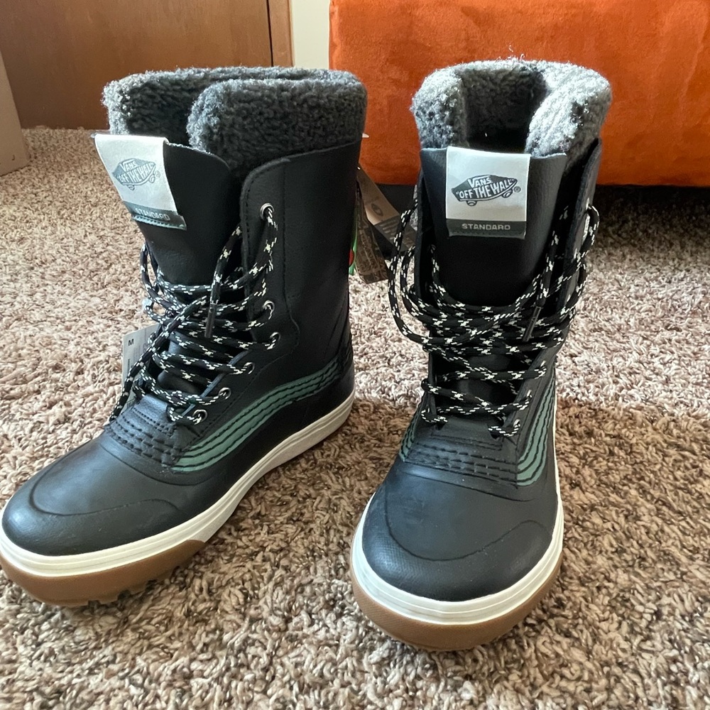 Vans Snow MTE boots NWT
